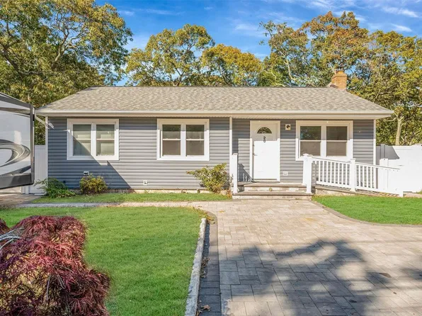 20 Hart Ave, Flanders, NY 11901