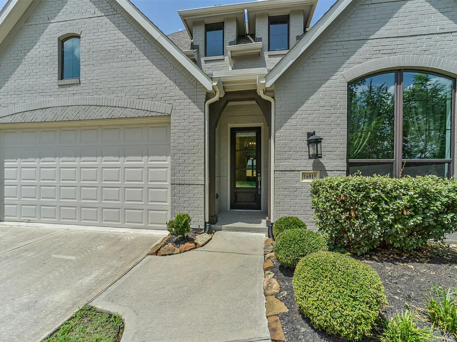 4 bed, 3.0 bath, 2330 sqft, $3,500 — Photo 3