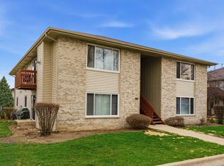490 Westwood Ct APT D, Crystal Lake, IL 60014