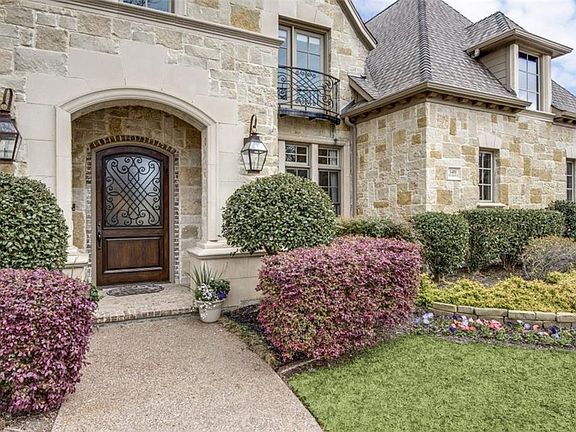 3rd image of 1401 Pecan Hollow Trl