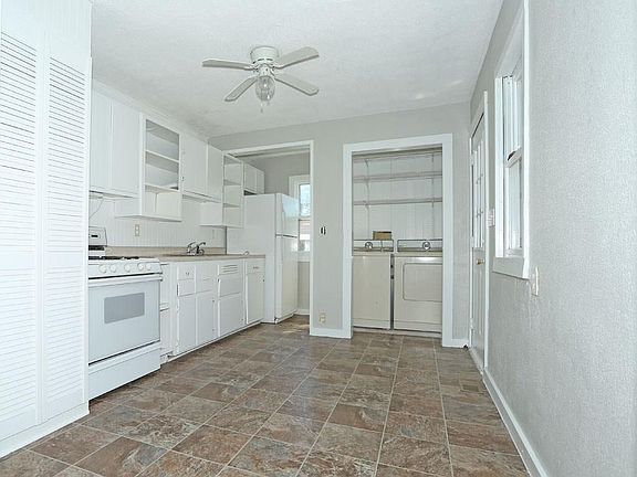 2nd image of 609 Phillips St