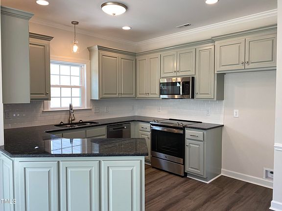 4th image of 121 Vineyard Ct