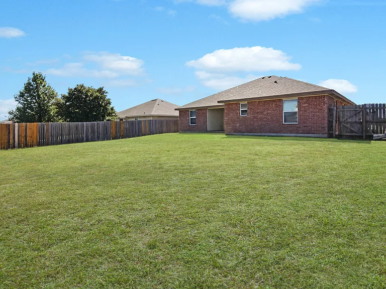 403 Constellation Dr — Photo 26