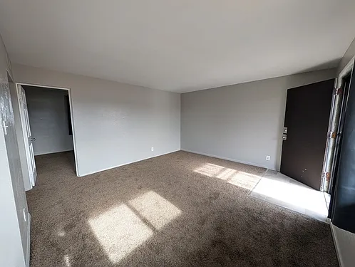 Spacious One Bedroom at Sclaventivis Sub Second — Photo 3