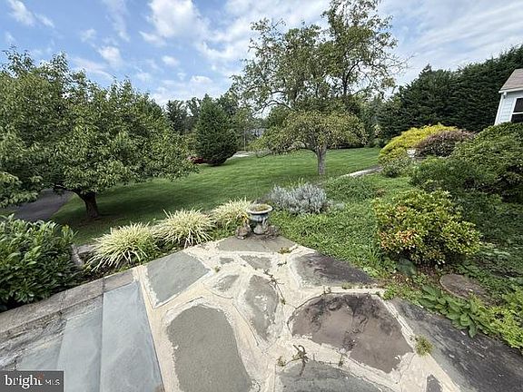 4th image of 1484 Grasshopper Rd
