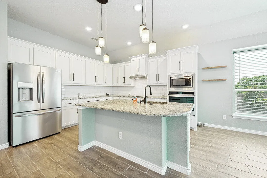 3 bed, 2.0 bath, 1788 sqft, $2,375 — Photo 3