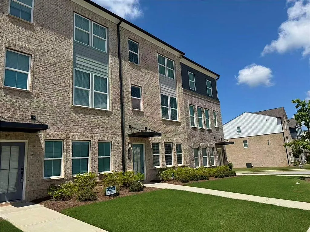 3 bed, 4.0 bath, 2060 sqft, $2,250 — Photo 3