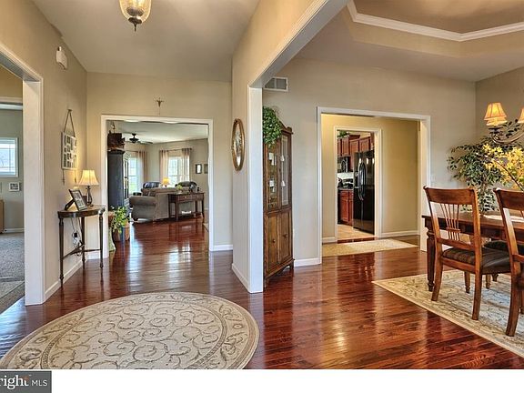4th image of 84 Winterberry Ln