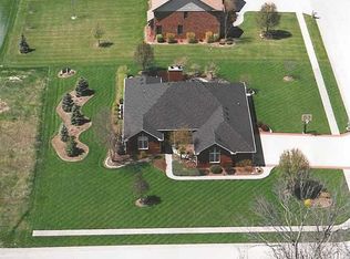 35 Hillside Ln, Whiteland, IN 46184