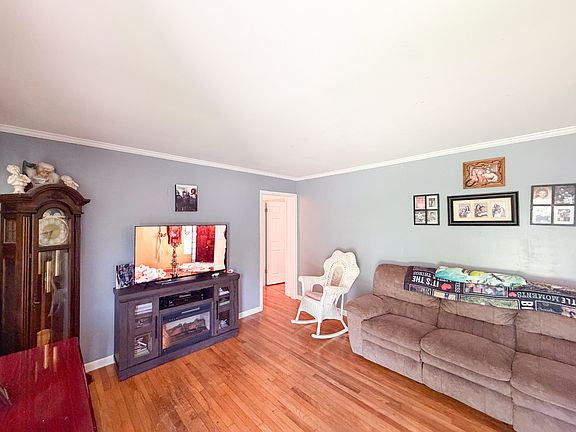 3rd image of 1021 Vales Mill Rd