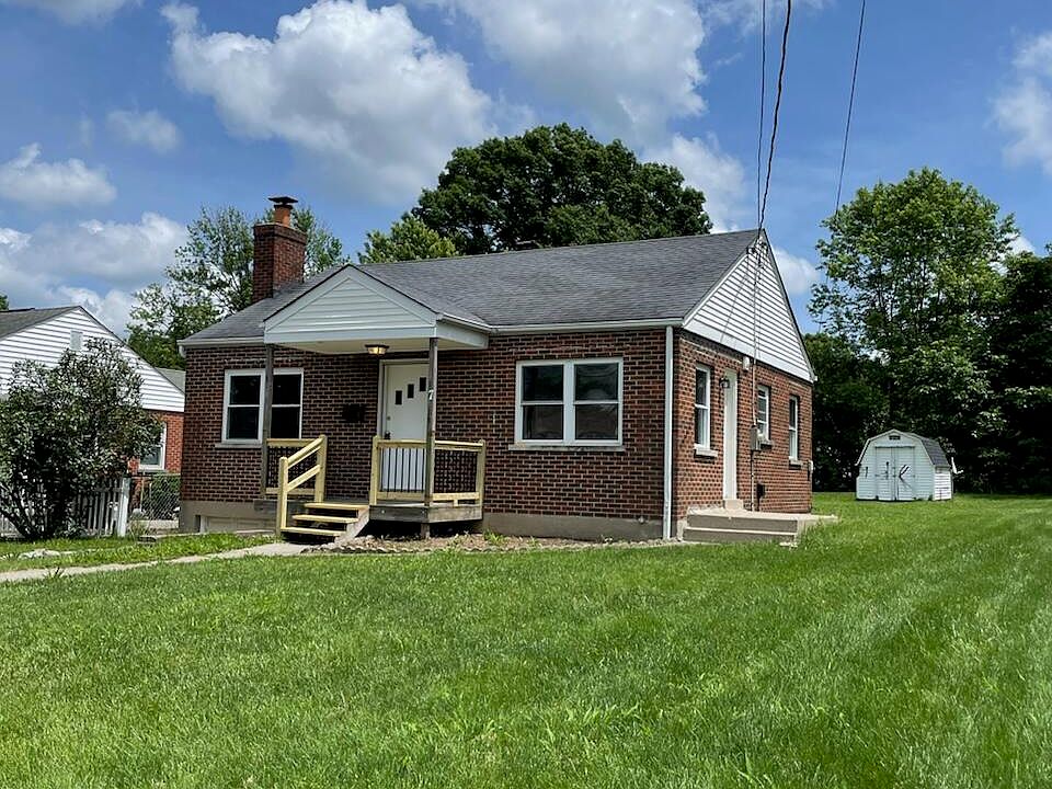 1st image of 7 Sweetbriar Ave