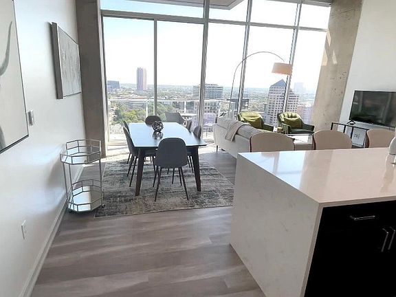 3rd image of 2726 McKinnon St #2111