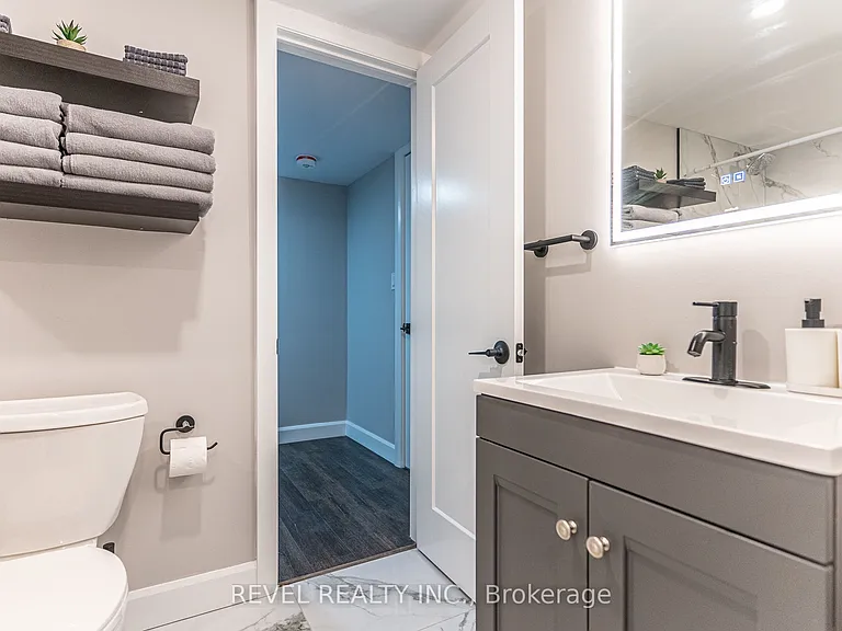 783 Queensdale Ave E #LOWER — Photo 7