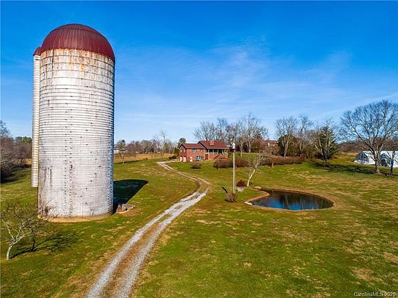 3rd image of 208 Paradise Acres Way