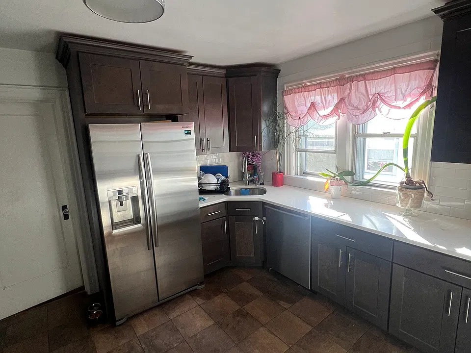 35 Elmwood Ave #2