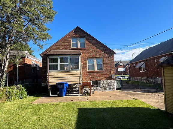 4th image of 1540 McLaran Ave