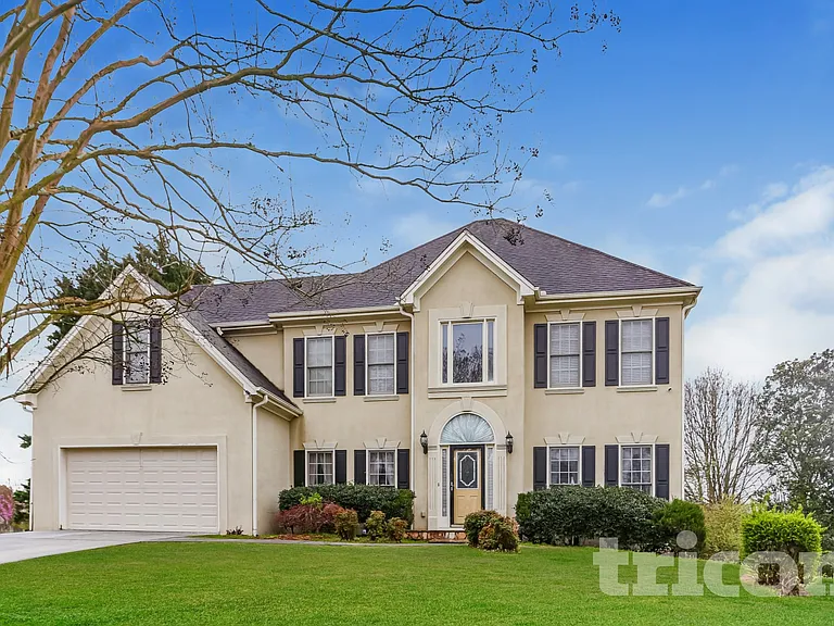 1260 Castle Pointe Ln — Photo 1