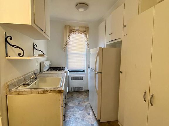 4th image of 2260 Burnett St APT 1J