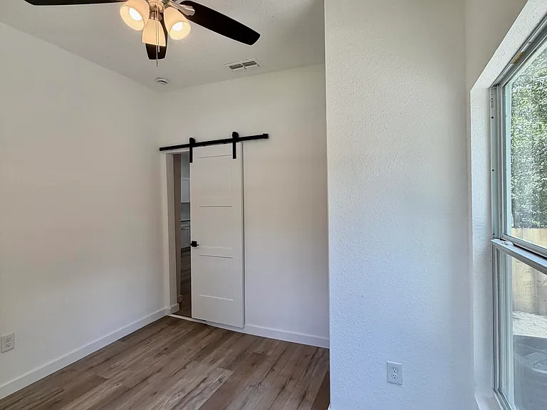717 King St — Photo 14