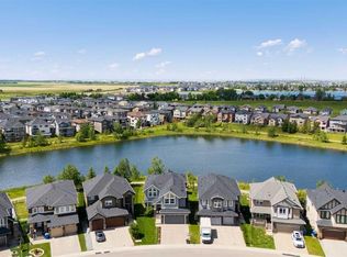 148 E Kinniburgh Loop, Chestermere, AB T1X0V1