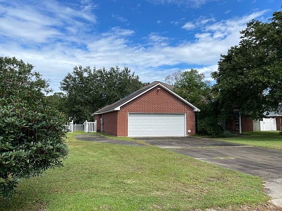 3rd image of 7104 Pinehurst Dr