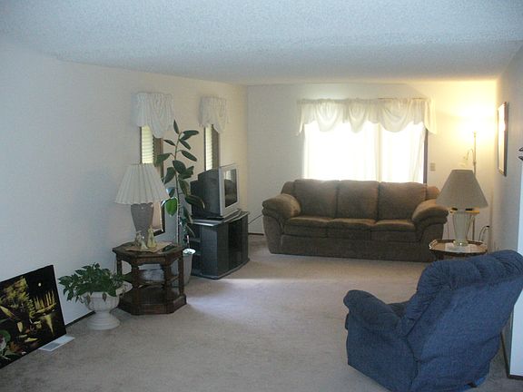 3rd image of 4741 Archer Dr SE