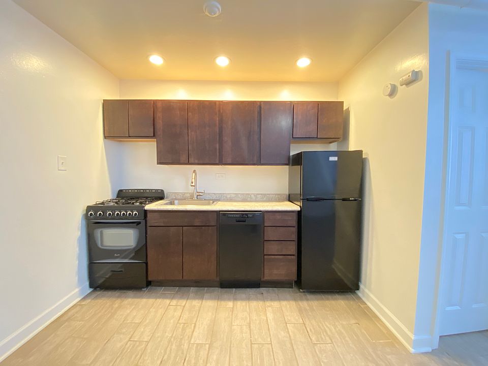 1st image of 99-3455 N Halsted St #99