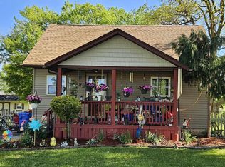 211 6th St W, Florence, NJ 08518