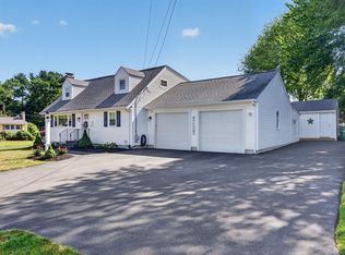 81 Juniper Dr, Norwood, MA 02062