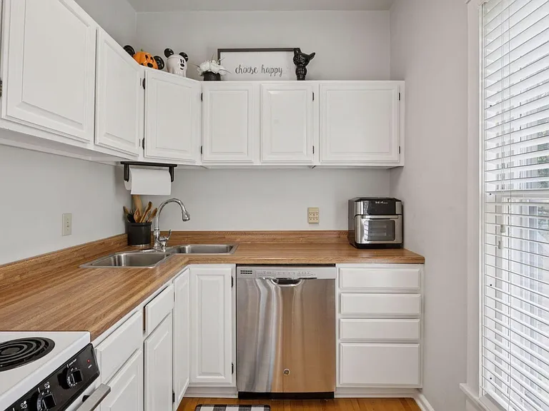 Full Kitchen, including stainless steel dishwasher, electric stove/oven, and full fridge. Boasting more storage than most kitchens twice this size, again with natural light flooding in from the south. No vitamin-D deficiencies in this apartment!