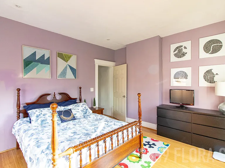 2359 Flora St — Photo 3