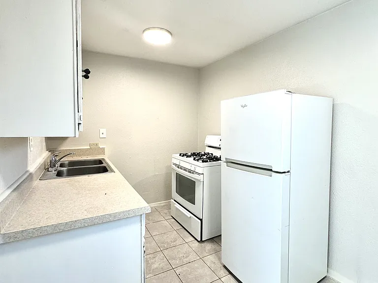 210 SW 21st Ave #D-1932 — Photo 7