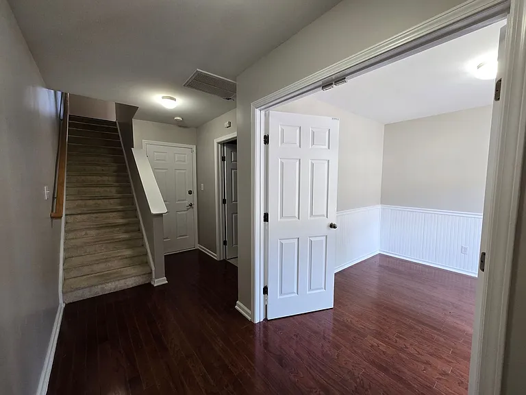 10028 Blackwell Dr — Photo 2