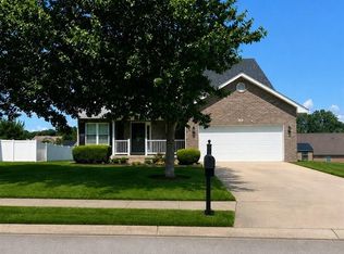 139 Tuscany Ln, Vine Grove, KY 40175