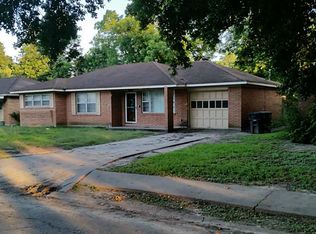 221 W Spreading Oak Dr, Houston, TX 77076