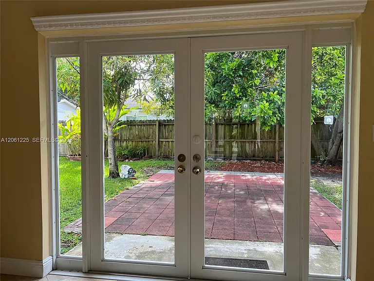 19010 SW 96th Ave — Photo 7
