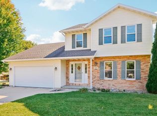 325 Stoney Ridge Trl, Stoughton, WI 53589