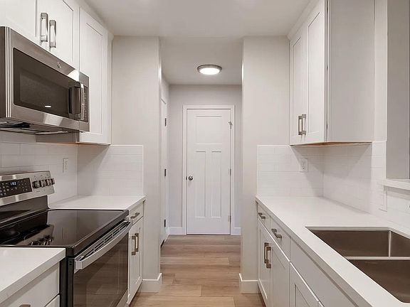 5th image of 725 Cowper St Unit 26