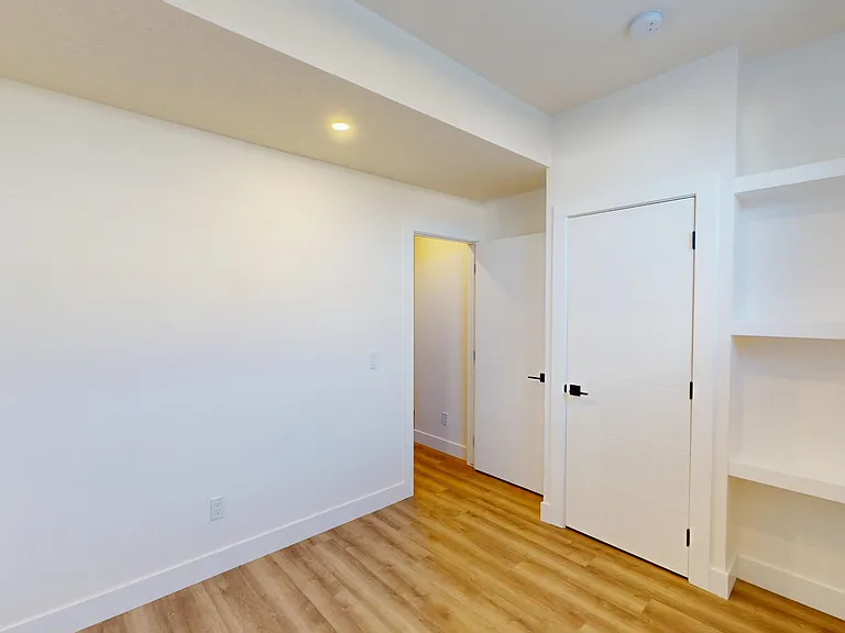 3555R 21st Ave SW — Photo 2