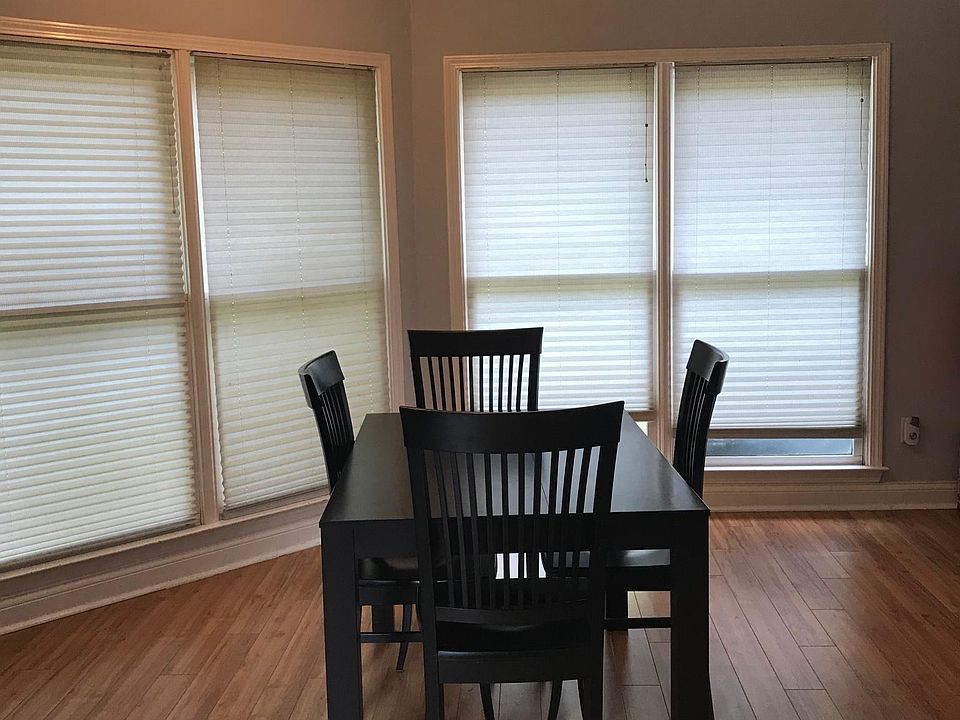 2nd image of 1535 Victoria Walk