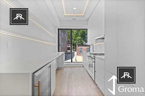 1582 Beacon St #100 Photo 1