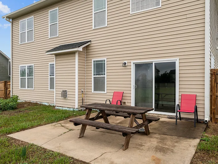 133 Lockwood Dr — Photo 39