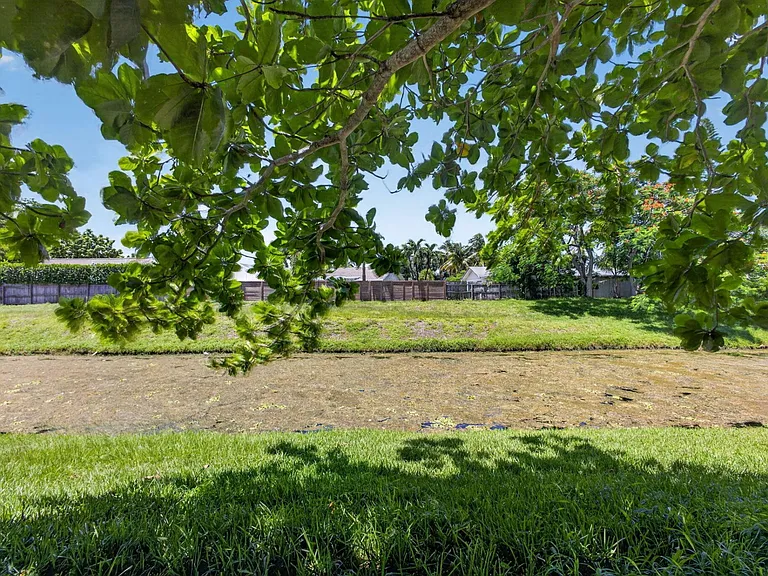 3943 Roan Ct W — Photo 32