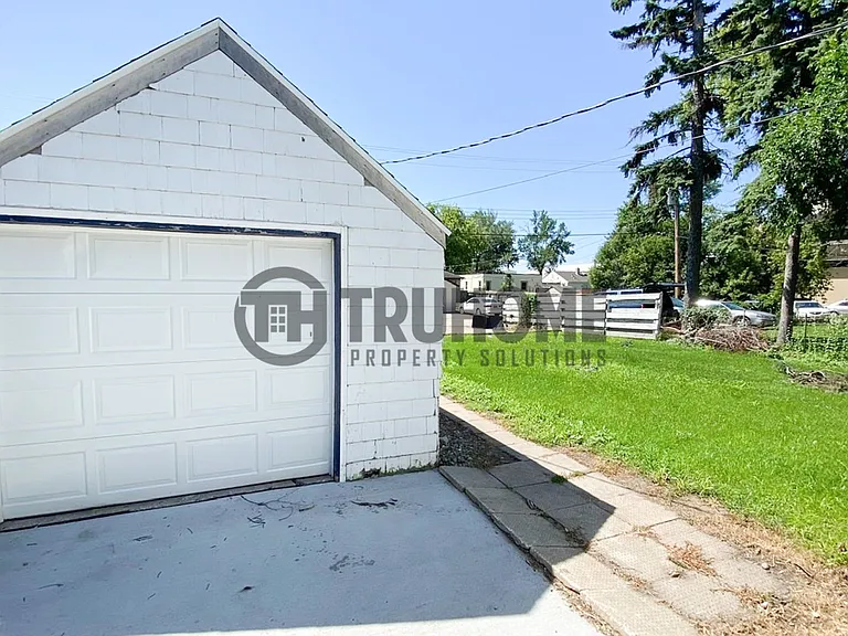 2305 University Ave — Photo 6