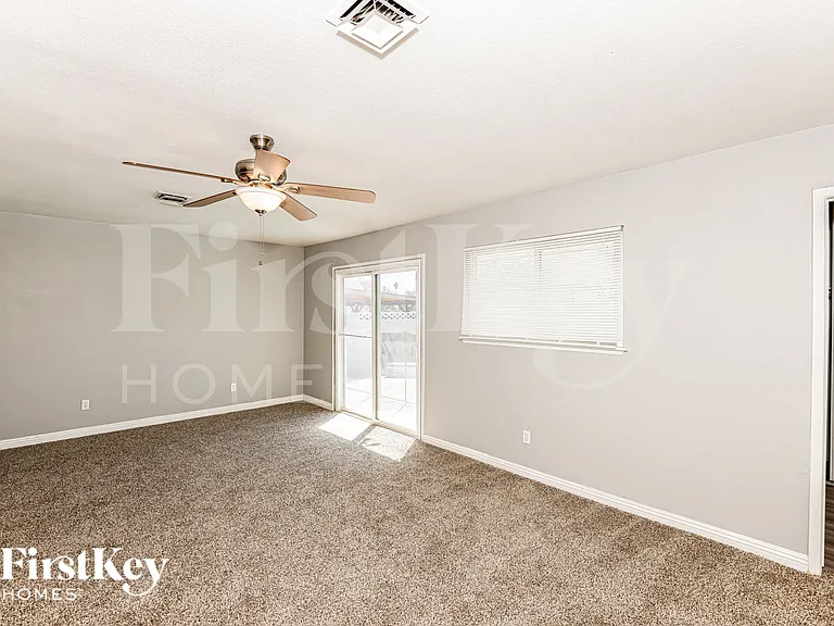 4843 Fairfax Ave — Photo 10