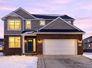 58648 Losino Dr, South Lyon, MI 48178