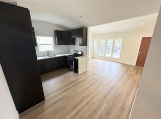 Front Unit, 2bd/1.5 bath with Central A/C and Heat and washer/dryer hookups, Los Angeles, CA 90037