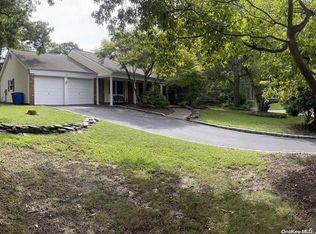 1 Little Hill Rd, Setauket, NY 11733