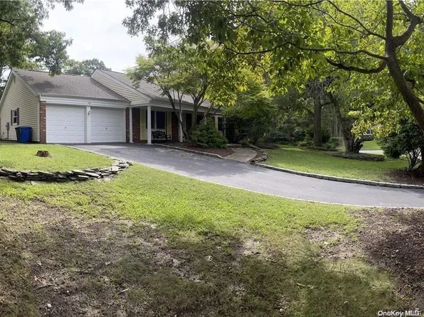 1 Little Hill Road, Setauket, NY 11733