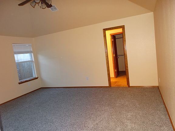 2nd image of 712 Eastview Dr